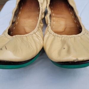 Tieks Cream and Green Comfort Flats Size 8